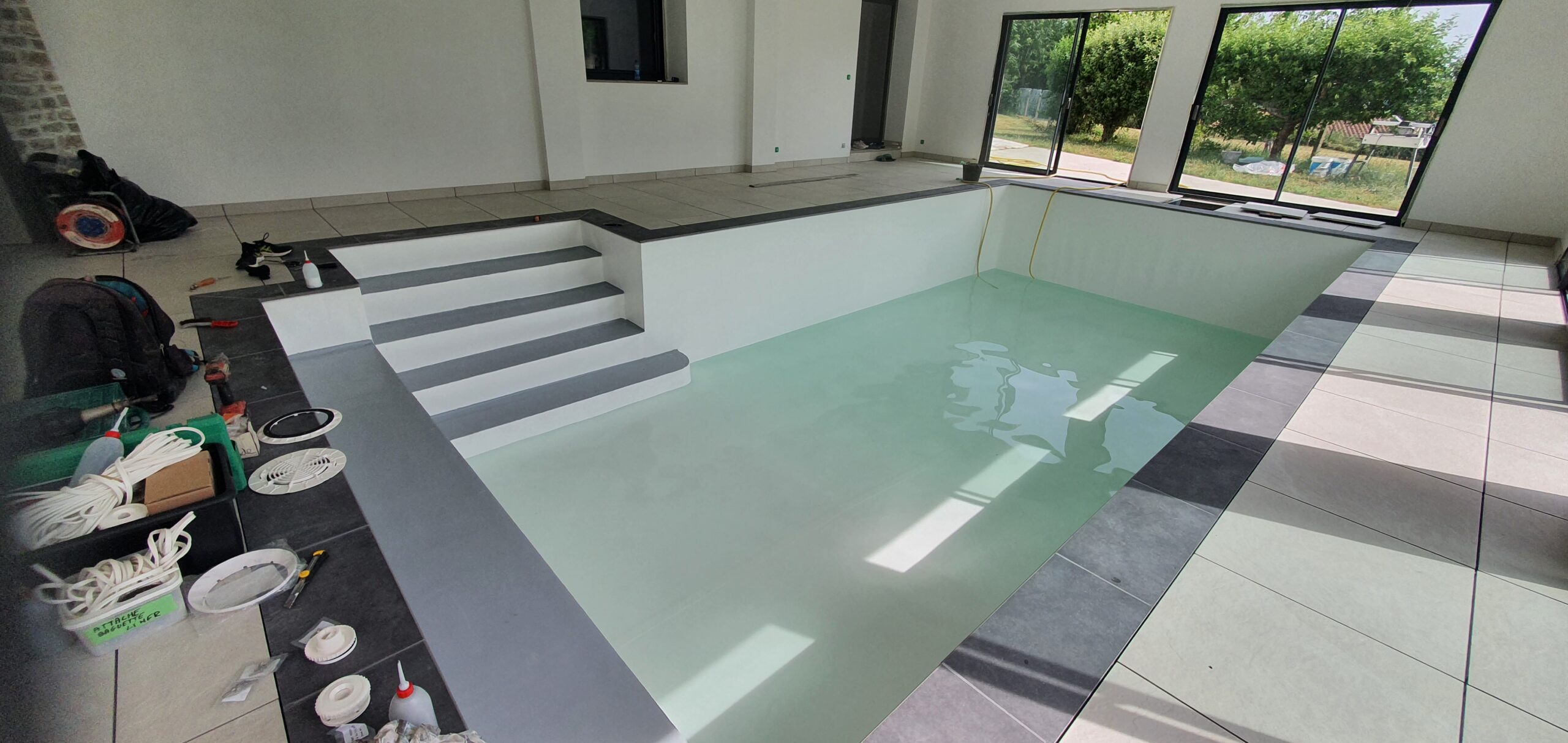 Piscine intérieure 8 × 4 m – Escalier déporté – photo 4