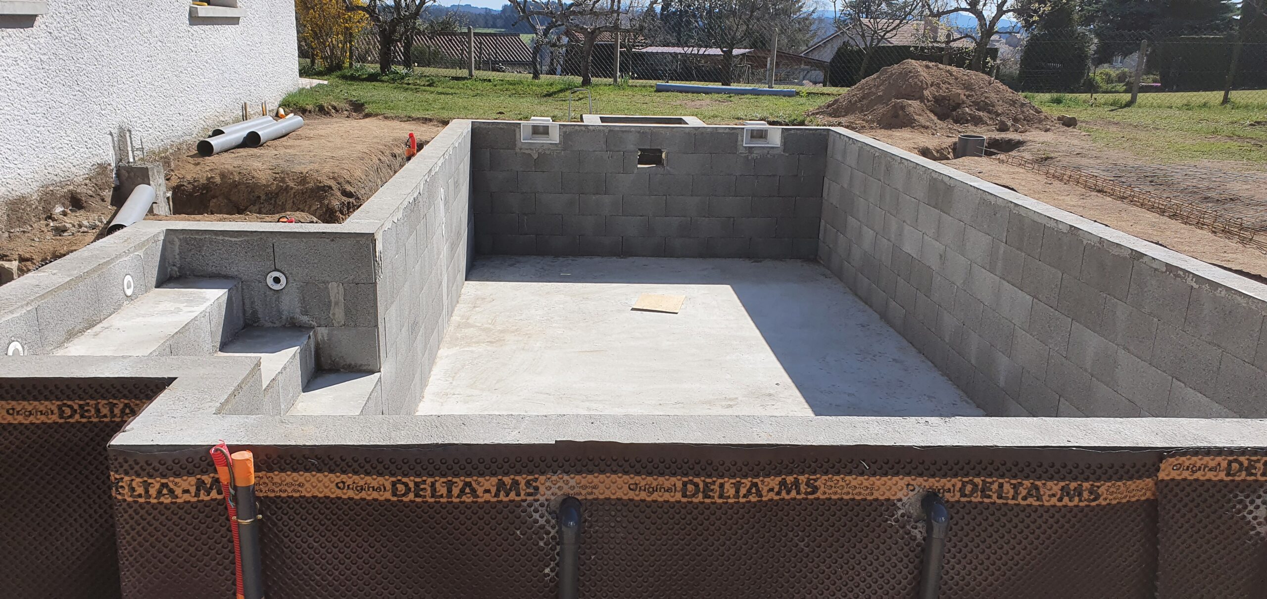 Piscine intérieure 8 × 4 m – Escalier déporté – photo 5